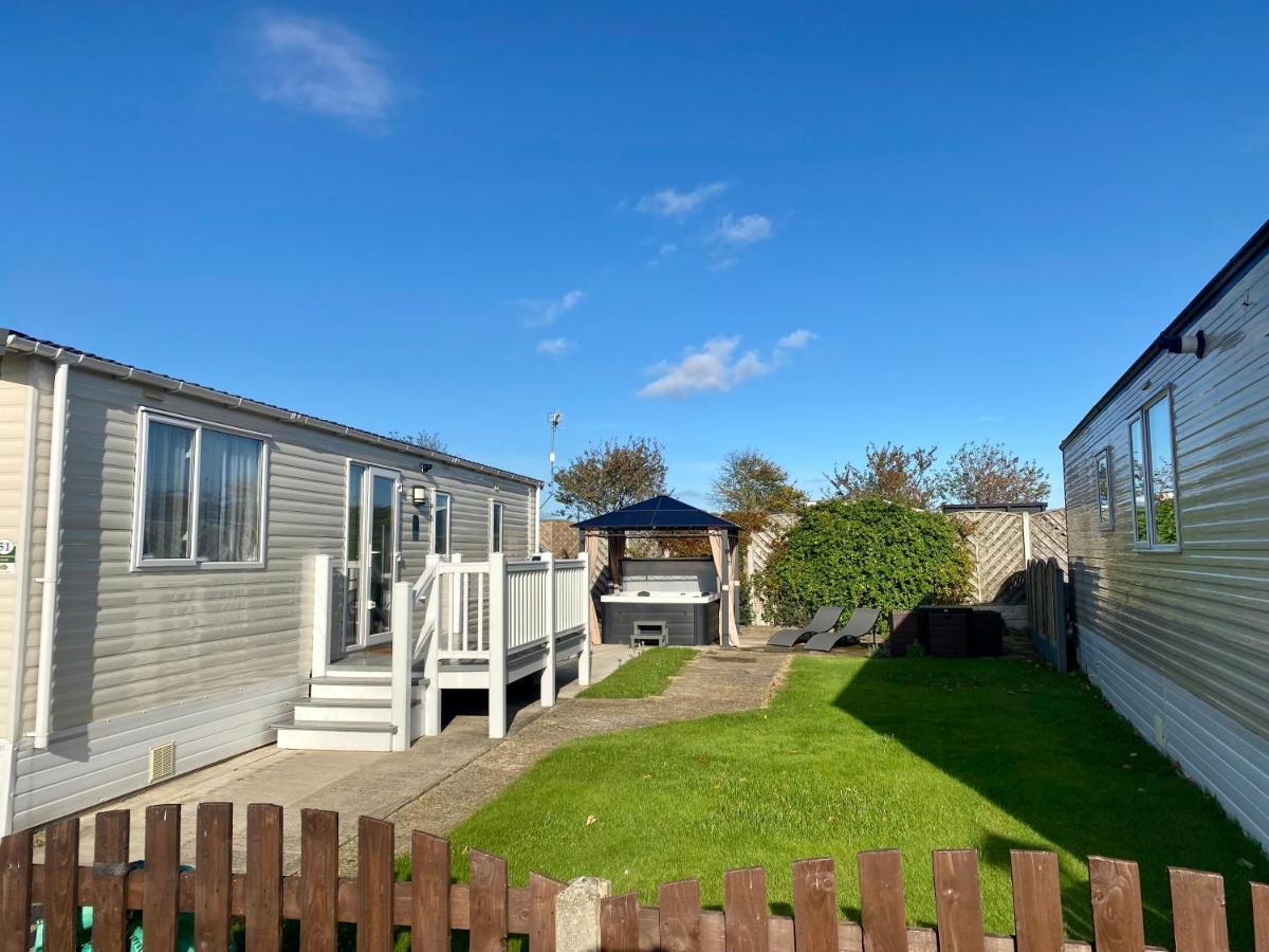 Hot Tub. Countryside. Coast. 5* Patrington Haven Leisure Park, East Yorkshire Exterior foto